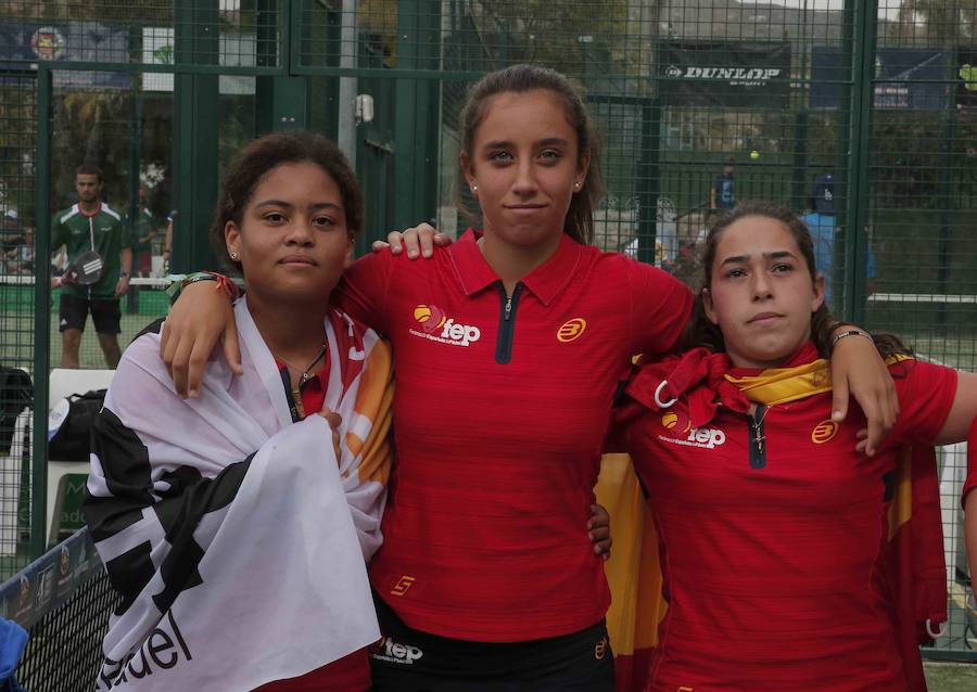 Argentina y España. España y Argentina. Los dos países serán rivales este sábado en el Club el Candado tanto en la categoría femenina como en la masculina para ganar este Mundial de Menores de Pádel que se lleva celebrando en la provincia desde hace una semana.