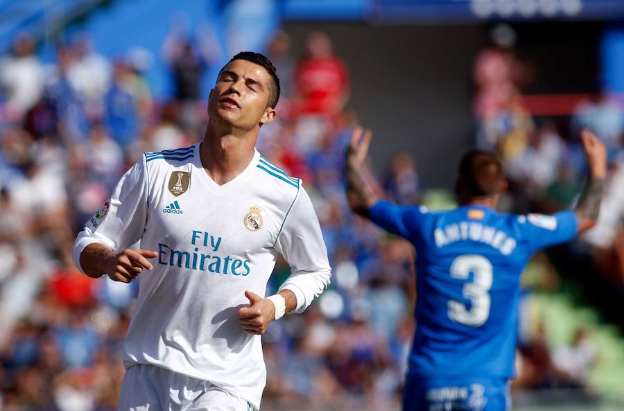 El Real Madrid visita el Coliseum Alfonso Pérez con el objetivo de conseguir una nueva victoria. El cuadro de Zidane suma doce triunfos consecutivos en Liga a domicilio. Una racha que busca frenar el Getafe para conseguir su tercera victoria en su regreso a la máxima categoría.