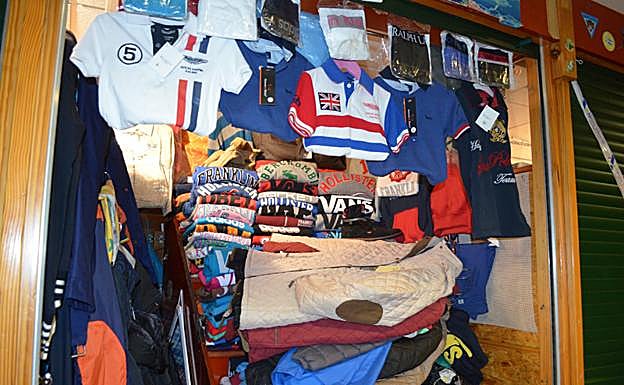 Operación Cuarzo (2014). Cerró la mayoría de los puestos del mercado de A Pedra, en Vigo, donde se vendían todo tipo de artículos falsificados. Acabó con la sensación de impunidad. 