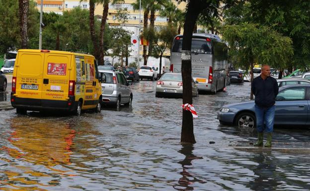 Galería. Fotos de la lluvia caída hoy en Málaga capital. 
