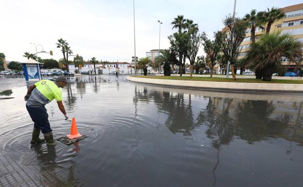 Calle Pacífico inundada a primera hora de esta mañana.