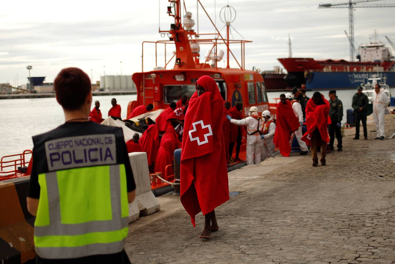 Fueron localizados esta mañana a unas 70 millas al sudeste de la costa. Nueve han sido trasladados al hospital