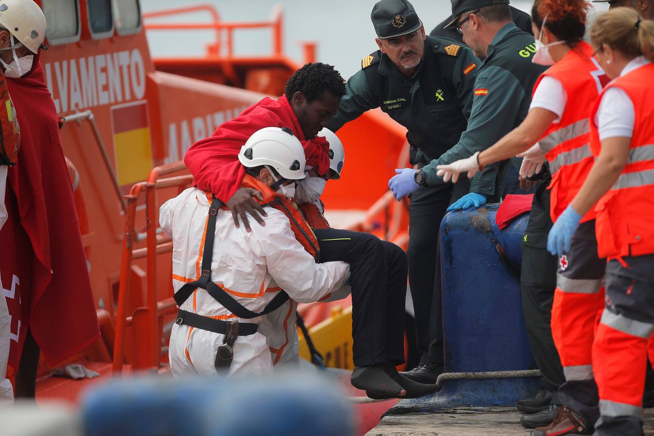 Fueron localizados esta mañana a unas 70 millas al sudeste de la costa. Nueve han sido trasladados al hospital