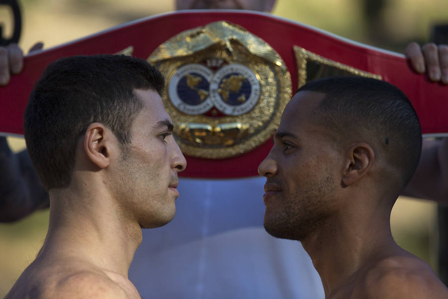 Málaga capital acoge el pesaje oficial de la velada internacional de boxeo que se desarrollará el sábado en el Palacio de los Deportes Martín Carpena.