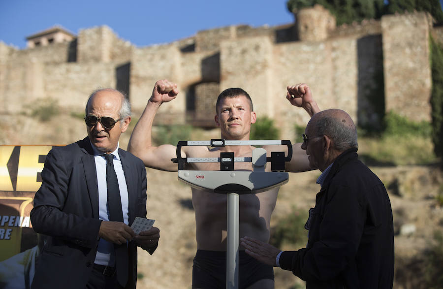 Málaga capital acoge el pesaje oficial de la velada internacional de boxeo que se desarrollará el sábado en el Palacio de los Deportes Martín Carpena.