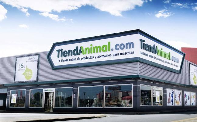 Hasta 17 de los 75 empleados fijos de Tiendanimal, dispuestos a mudarse de Málaga a Seseña