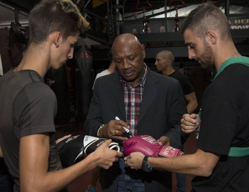 El legendario púgil estadounidense se encuentra en la capital para dar un impulso al deporte en la ciudad