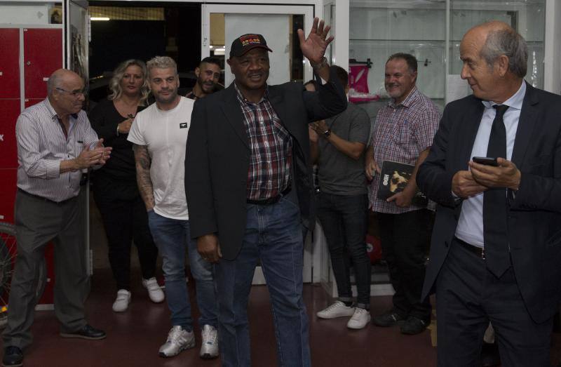 El legendario púgil estadounidense se encuentra en la capital para dar un impulso al deporte en la ciudad