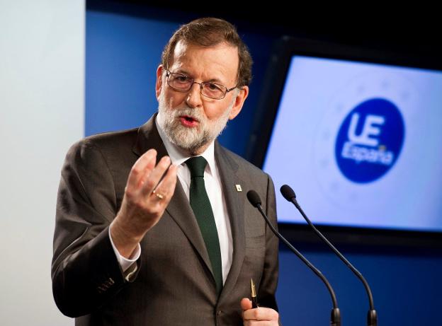 Rajoy en su comparecencia de ayer tras el Consejo Europeo en Bruselas. :: Horst Wagner / efe
