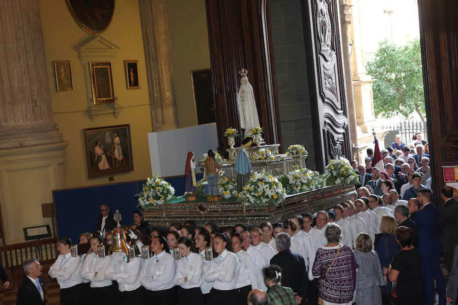 La Virgen de Fátima protagoniza el rosario de las hermandades de gloria hasta la Catedral