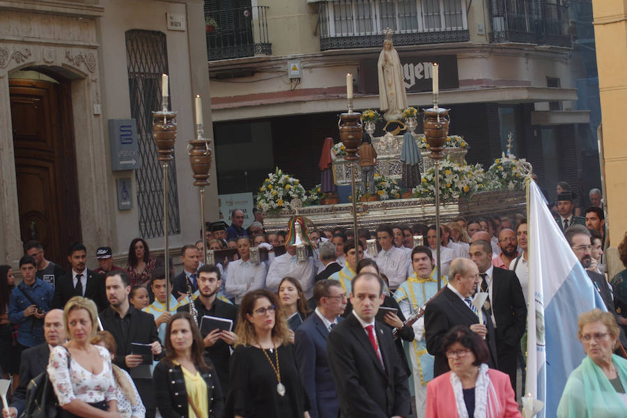 La Virgen de Fátima protagoniza el rosario de las hermandades de gloria hasta la Catedral