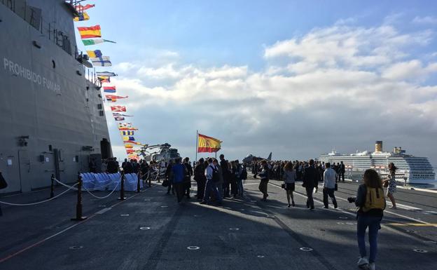 Galería. Imágenes del acto de la jura de bandera civil (II).