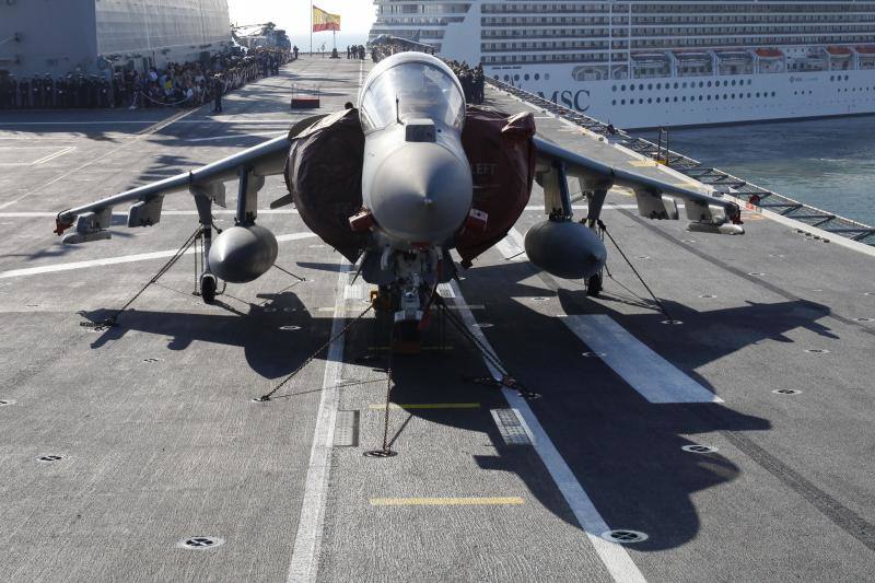 Fotos de la jura de bandera civil en el portaaviones Juan carlos I en Málaga (V)