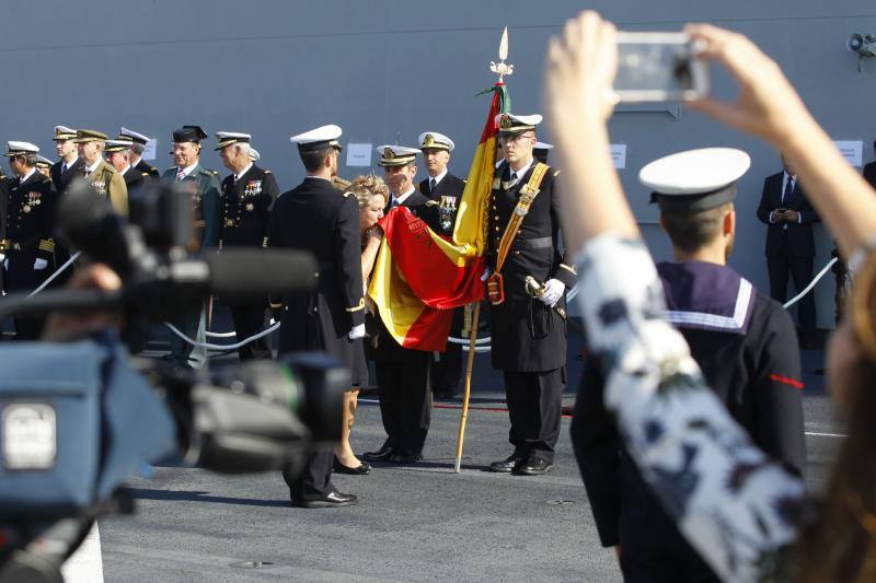 Fotos de la jura de bandera civil en el portaaviones Juan carlos I en Málaga (VI)