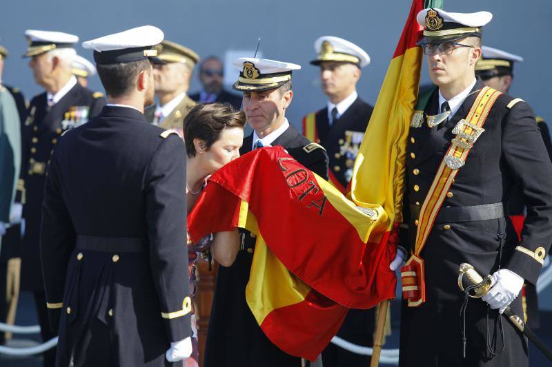 Fotos de la jura de bandera civil en el portaaviones Juan carlos I en Málaga (VI)