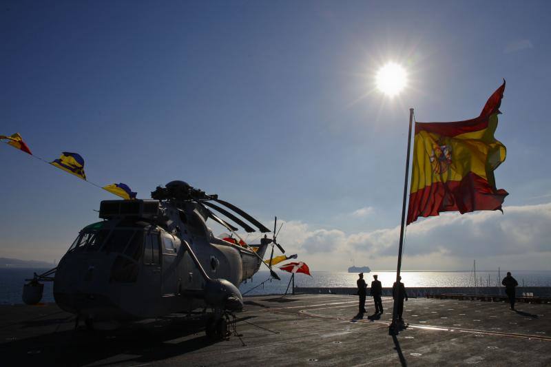 Fotos de la jura de bandera civil en el portaaviones Juan carlos I en Málaga (VI)