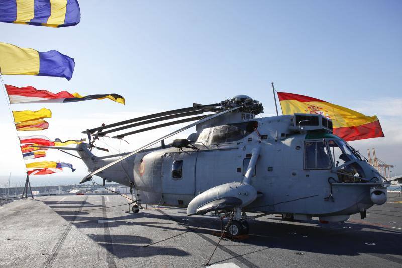 Fotos de la jura de bandera civil en el portaaviones Juan carlos I en Málaga (V)