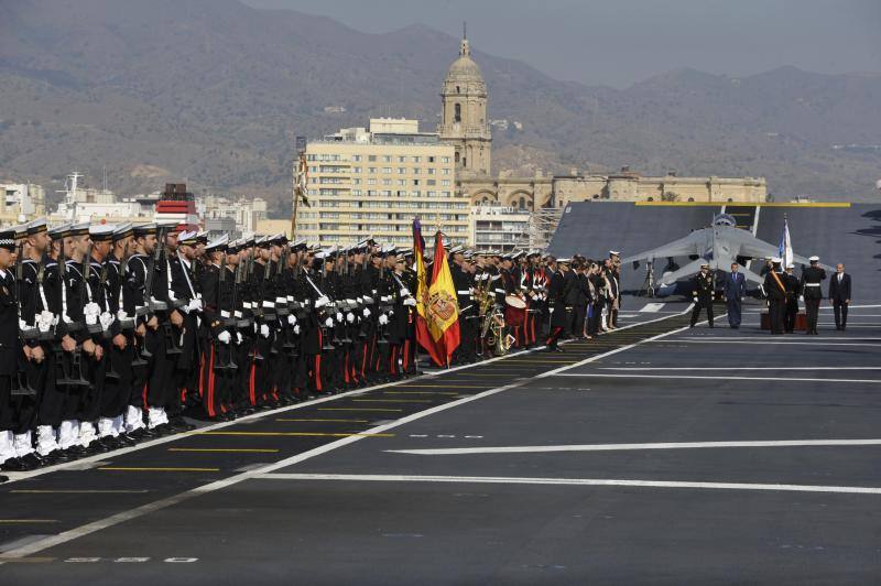 Fotos de la jura de bandera civil en el portaaviones Juan carlos I en Málaga (I)