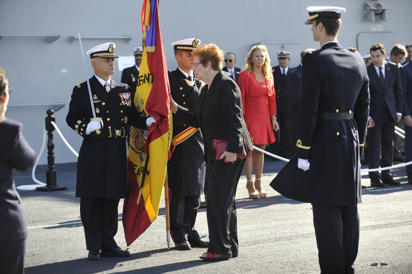 Fotos de la jura de bandera civil en el portaaviones Juan carlos I en Málaga (I)