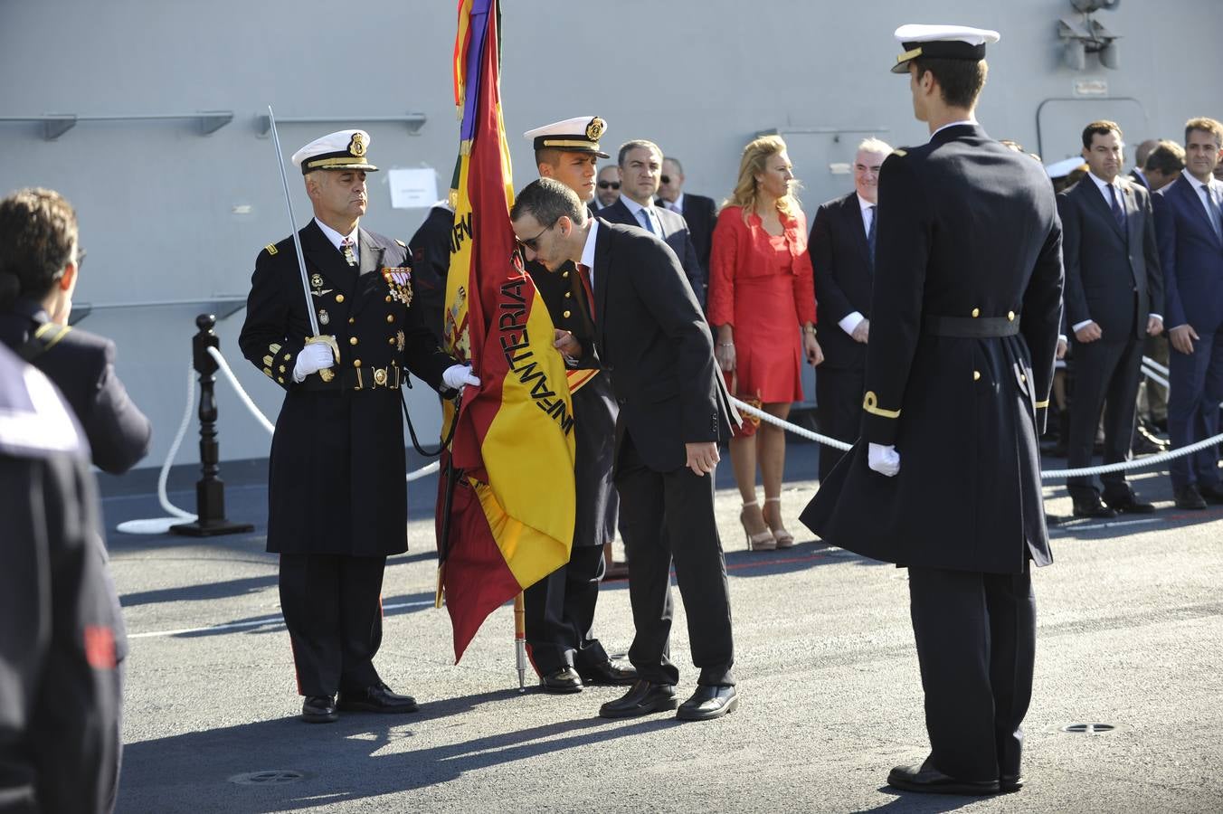 Fotos de la jura de bandera civil en el portaaviones Juan carlos I en Málaga (I)