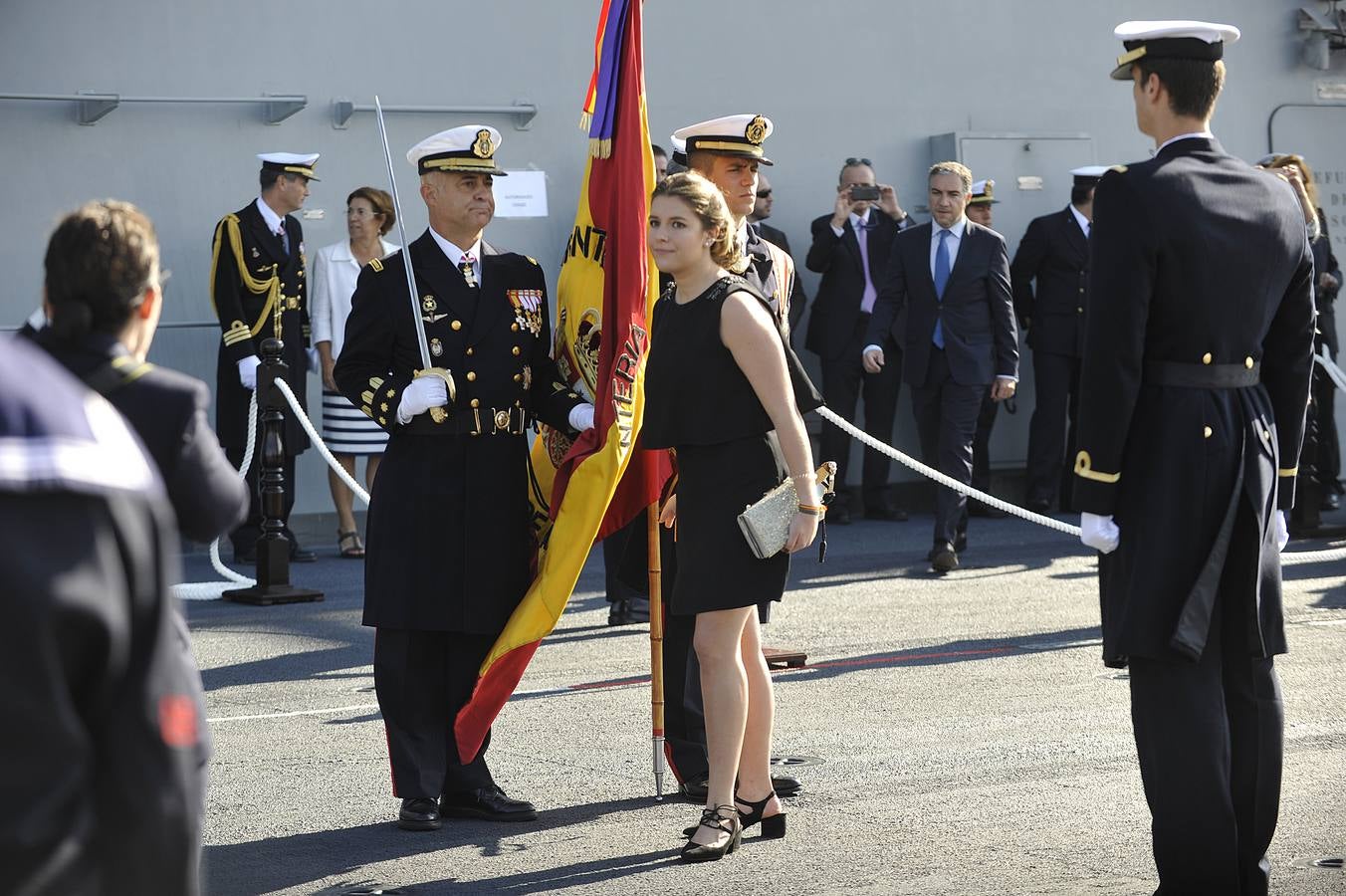 Fotos de la jura de bandera civil en el portaaviones Juan carlos I en Málaga (III)