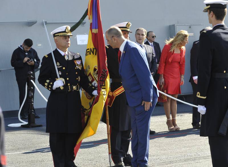 Fotos de la jura de bandera civil en el portaaviones Juan carlos I en Málaga (III)