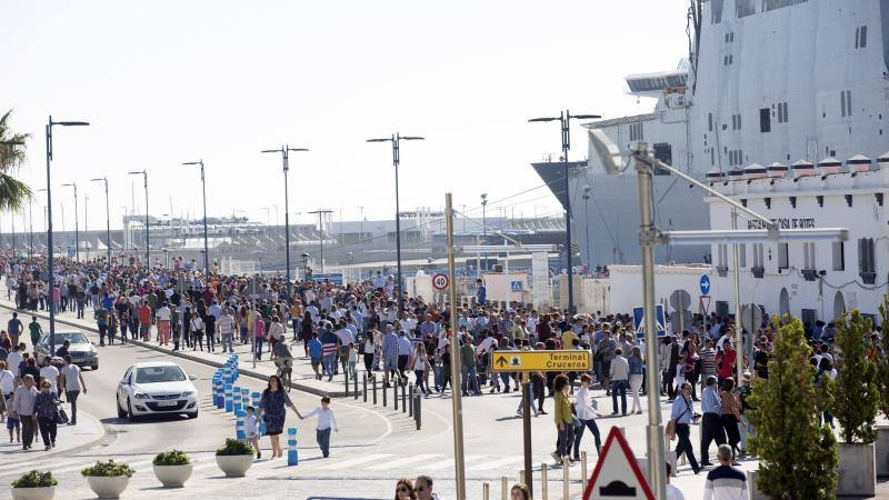 El portaviones ha estado atracado este fin de semana en el Puerto y podía visitarse gratis