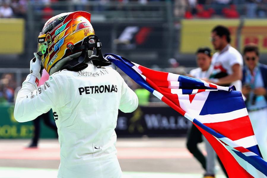 El piloto británico Lewis Hamilton se convirtió en campeón del Mundial de Fórmula 1 por cuarta vez.