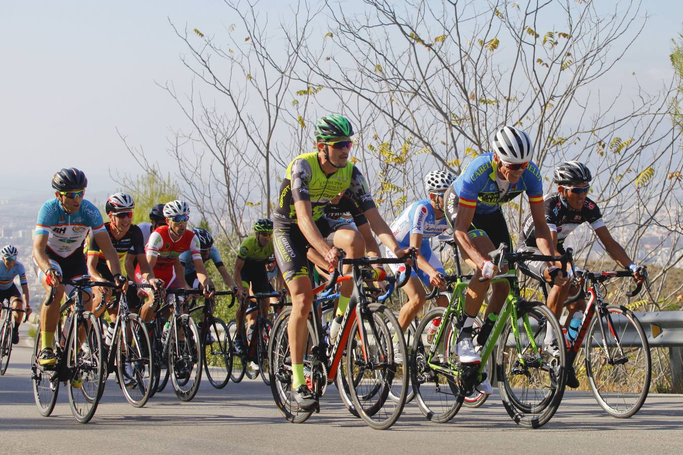 La tradicional prueba se celebró este domingo con la participación de más de 250 ciclistas