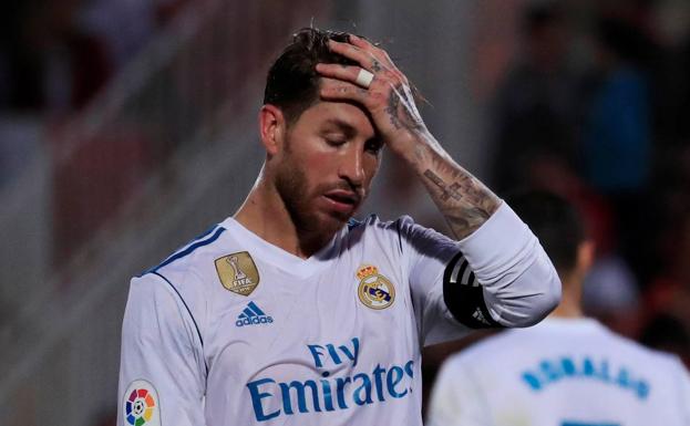 Sergio Ramos se lamenta en Girona. 