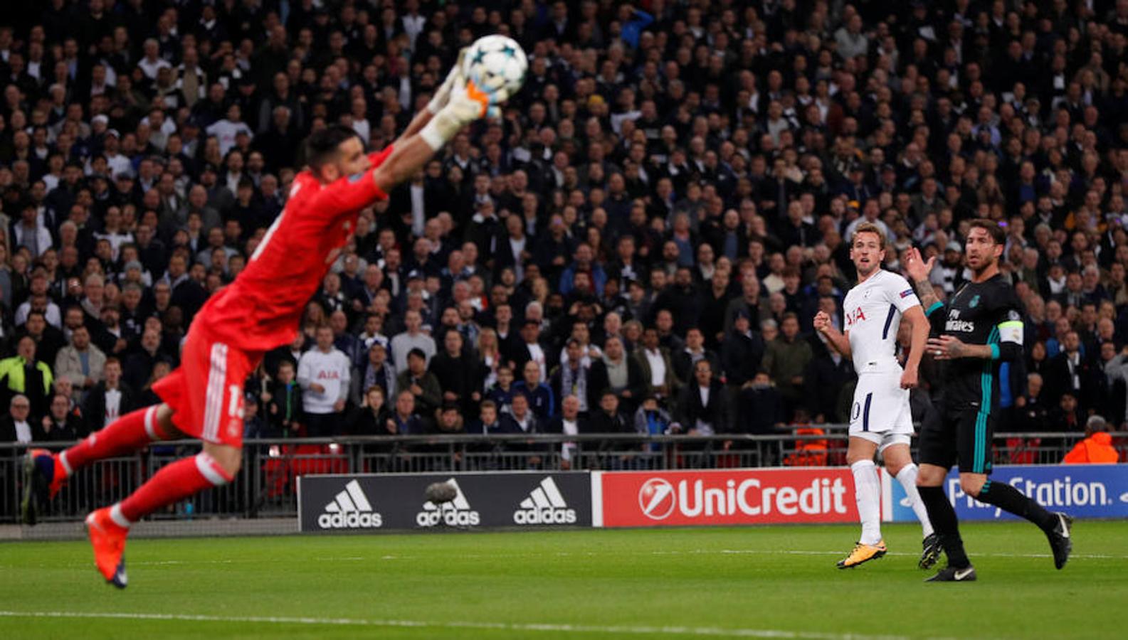 Los dos mejores equipos del Grupo H pelearon por la primera plaza del grupo en Wembley, que vibró y elevó los decibelios durante algunos momentos como el 1-0 de Delle Alli.