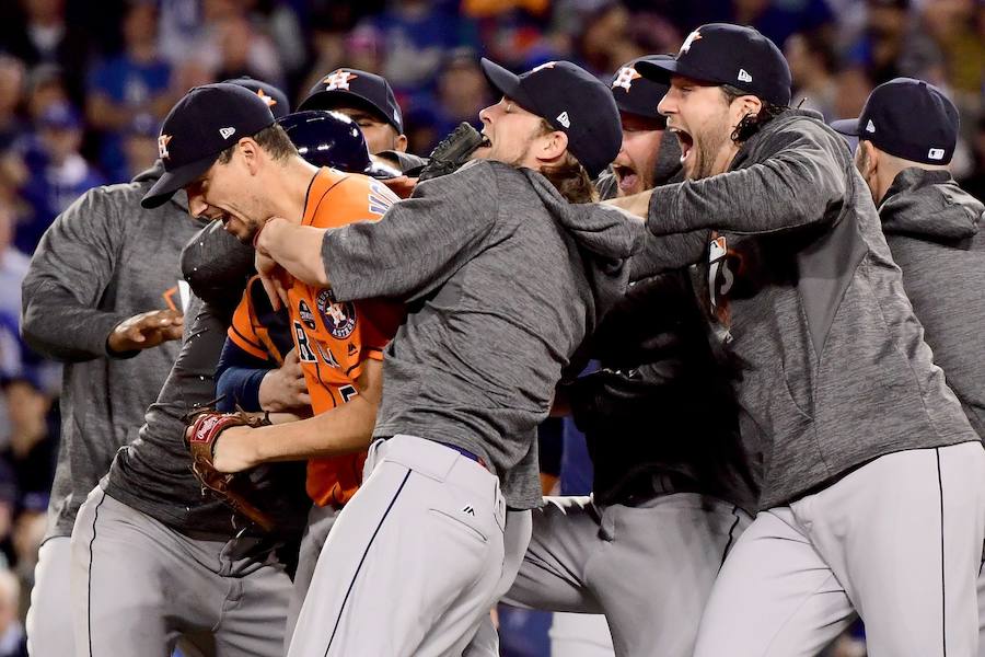 Los Houston Astros ganaron por primera vez en su historia las Series Mundiales de béisbol tras imponerse a Los Angeles Dodgers.