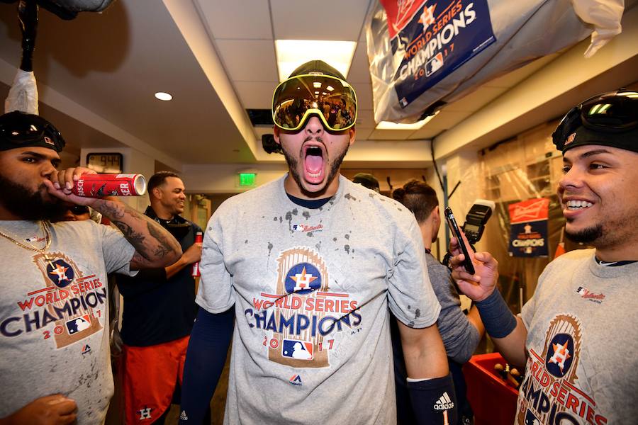 Los Houston Astros ganaron por primera vez en su historia las Series Mundiales de béisbol tras imponerse a Los Angeles Dodgers.