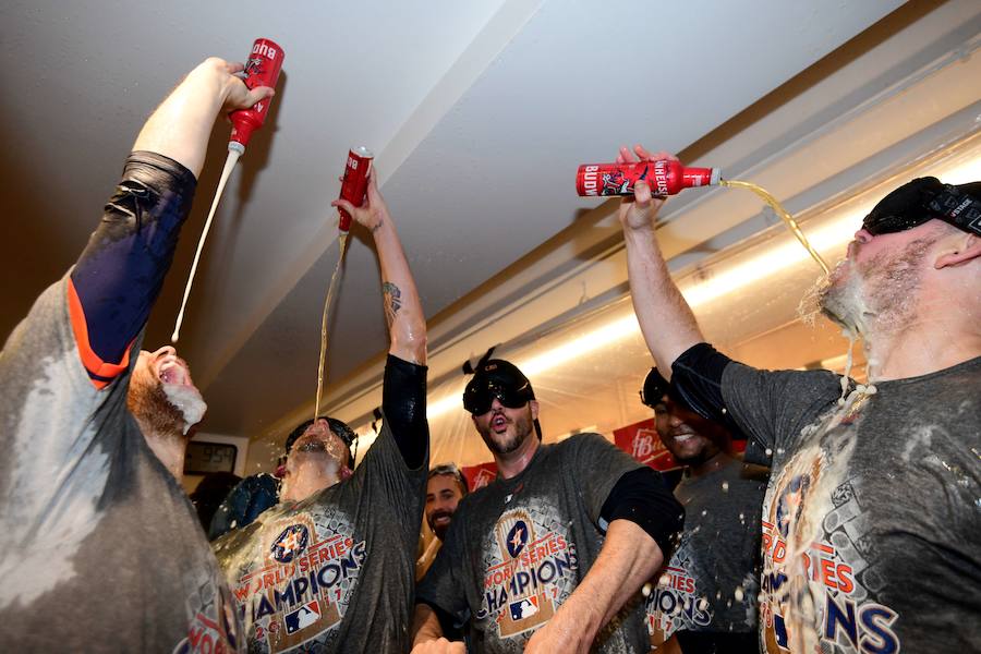 Los Houston Astros ganaron por primera vez en su historia las Series Mundiales de béisbol tras imponerse a Los Angeles Dodgers.