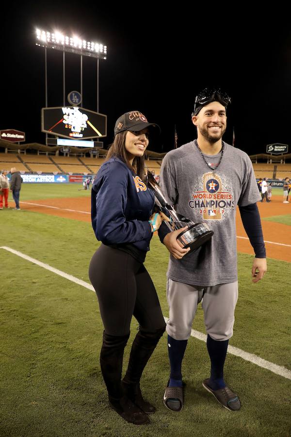 Los Houston Astros ganaron por primera vez en su historia las Series Mundiales de béisbol tras imponerse a Los Angeles Dodgers.