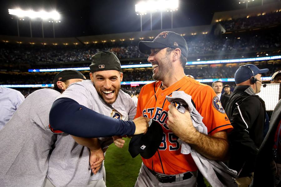 Los Houston Astros ganaron por primera vez en su historia las Series Mundiales de béisbol tras imponerse a Los Angeles Dodgers.