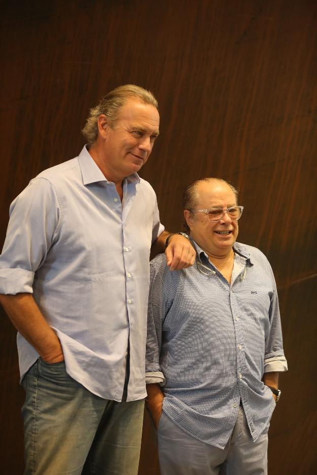 Bertín y Arévalo, en una presentación de su espectáculo 'Mellizos' hace un año. :: luis ángel gómez