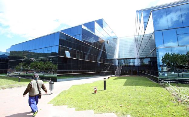 Fachada del Hospital Universitario Central de Asturias