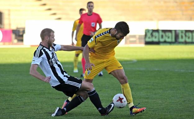 El Marbella resolvió bien un partido muy igualado. 