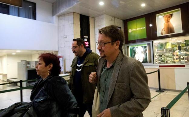 Xavier Domènech, en la estación de Sants.