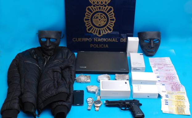 Detienen en Fuengirola a dos atracadores y a la persona que los extorsionaba para delinquir