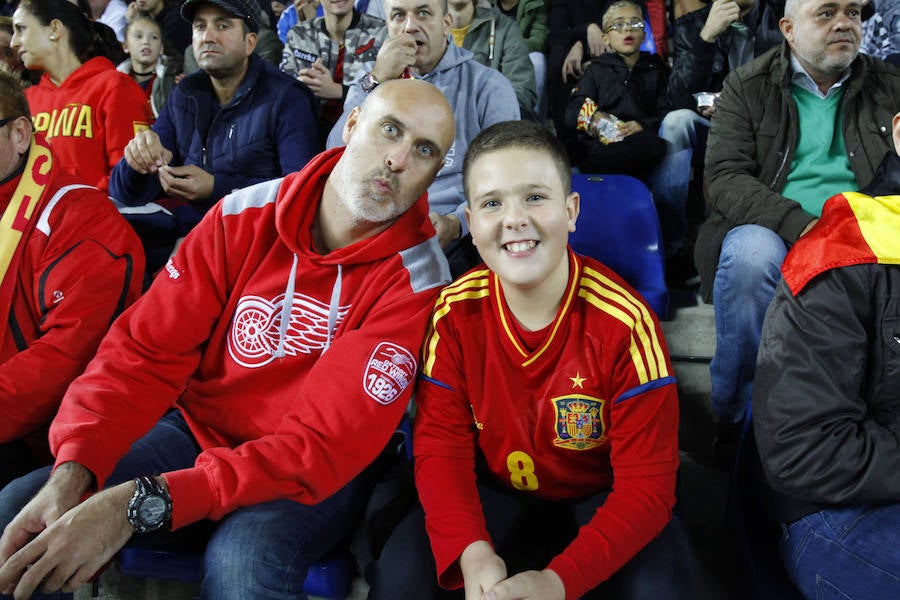 Unas 19.000 personas acudieron a La Rosaleda a presenciar el entrenamiento de la selección española de fútbol.