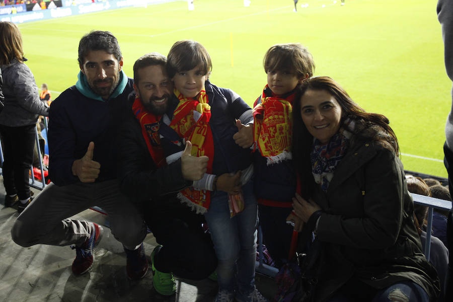 Unas 19.000 personas acudieron a La Rosaleda a presenciar el entrenamiento de la selección española de fútbol.