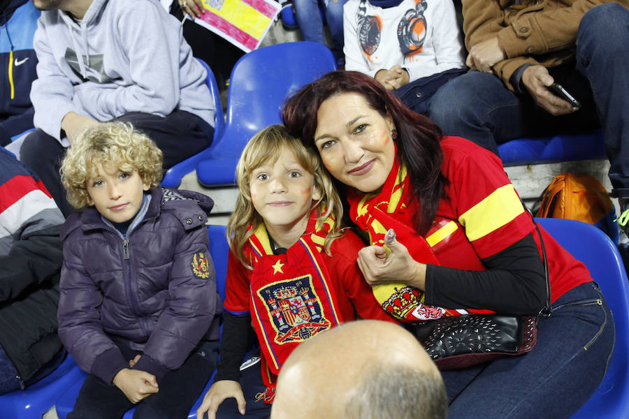 Unas 19.000 personas acudieron a La Rosaleda a presenciar el entrenamiento de la selección española de fútbol.