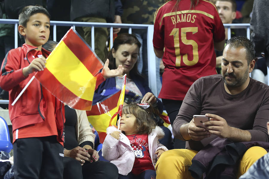 La Rosaleda colgó el cartel de "completo" en el partido amistoso que enfrentó a España ante Costa Rica en Málaga.