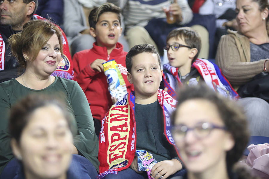 La Rosaleda colgó el cartel de "completo" en el partido amistoso que enfrentó a España ante Costa Rica en Málaga.