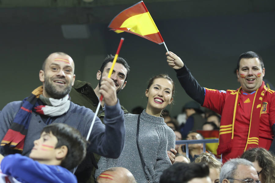 La Rosaleda colgó el cartel de "completo" en el partido amistoso que enfrentó a España ante Costa Rica en Málaga.