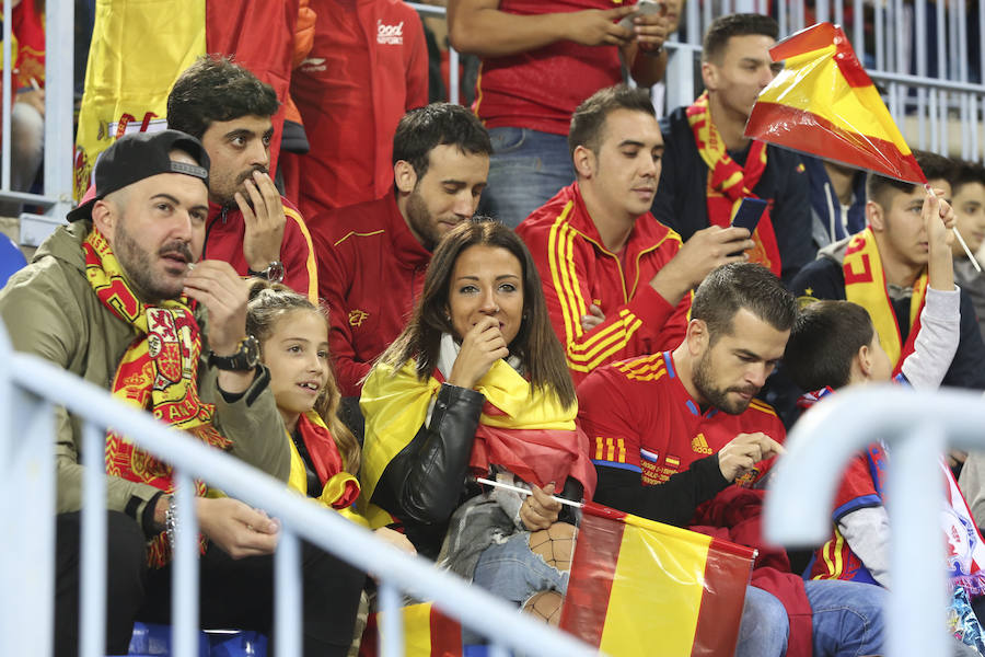 La Rosaleda colgó el cartel de "completo" en el partido amistoso que enfrentó a España ante Costa Rica en Málaga.
