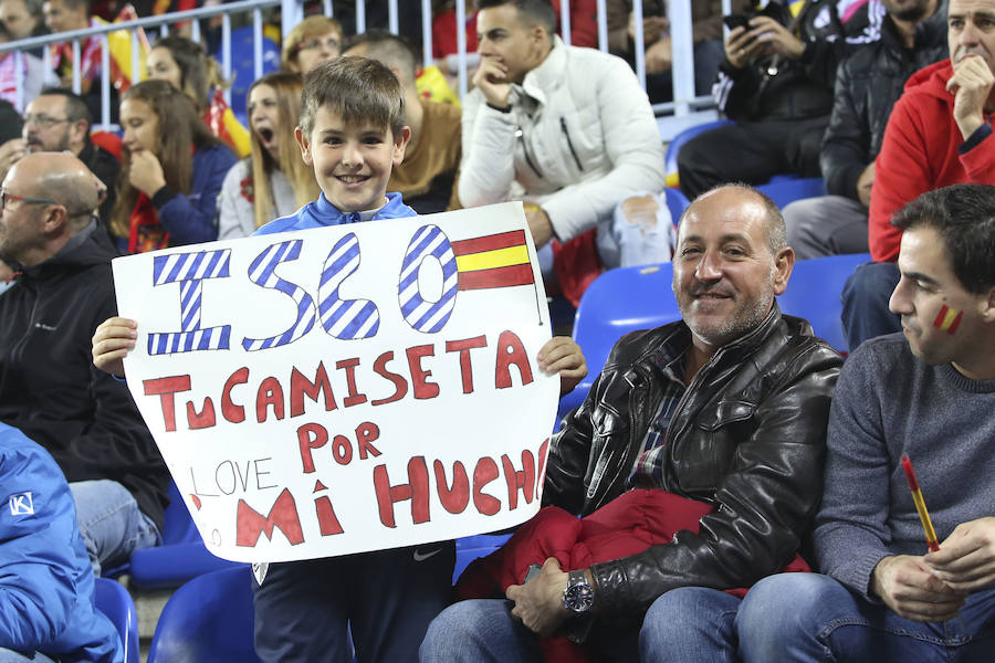 La Rosaleda colgó el cartel de "completo" en el partido amistoso que enfrentó a España ante Costa Rica en Málaga.