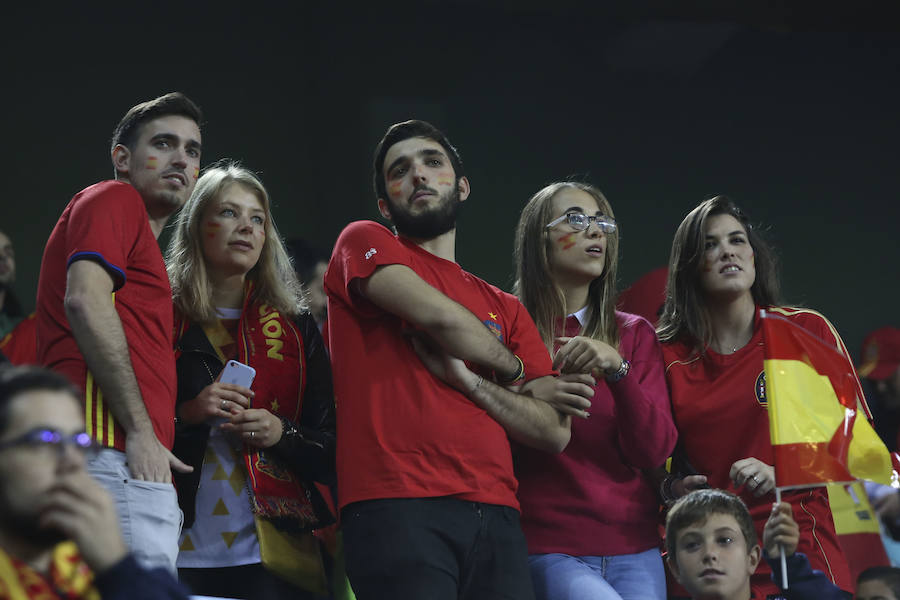 La Rosaleda colgó el cartel de "completo" en el partido amistoso que enfrentó a España ante Costa Rica en Málaga.
